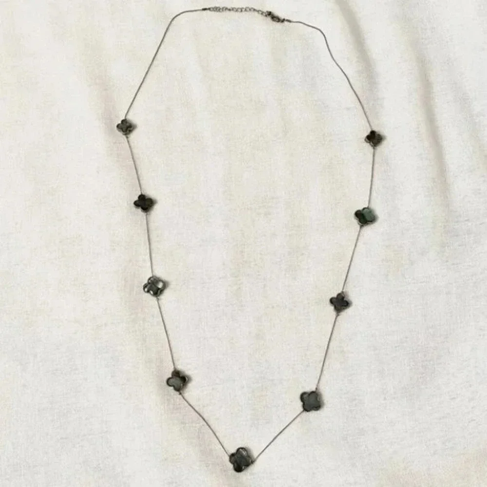 VINTAGE ABALONE SHELL FLOWER CUTTING NECKLACE